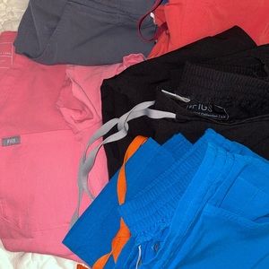 Multiple figs scrubs for sale. Tops and bottoms Xs